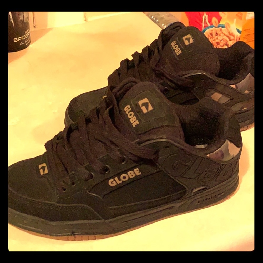 Globe skateboarding shoes